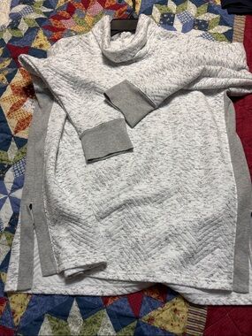 RBX women’s size 2x Light Gray Quilted Turtleneck Sweater